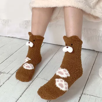 Чорапи от коралов руно, дамски зимни изолирана топли чорапи със средна дължина, сладки чорапи за сън с участието на мультяшного мече, триизмерна кукла, домашни чорапи за сън - Изображение 1  