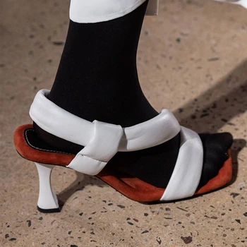 Необичаен стил, Сандали на висок ток, сандали с квадратни пръсти, обувки-джапанки за подиум, удобни дамски обувки от естествена кожа с бели токчета - Изображение 1  