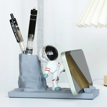 Статуетка на Космонавта Маса за Писалки Бюро с Поставка За Мобилни Телефони Мобилен Притежателя - Изображение 2  